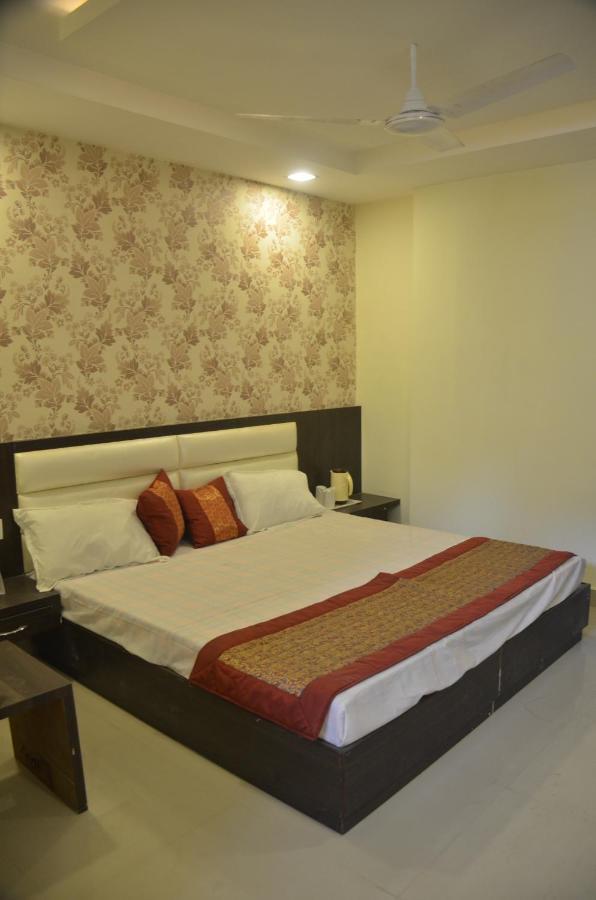 Hotel Krishna Galaxy Kanpur Ngoại thất bức ảnh